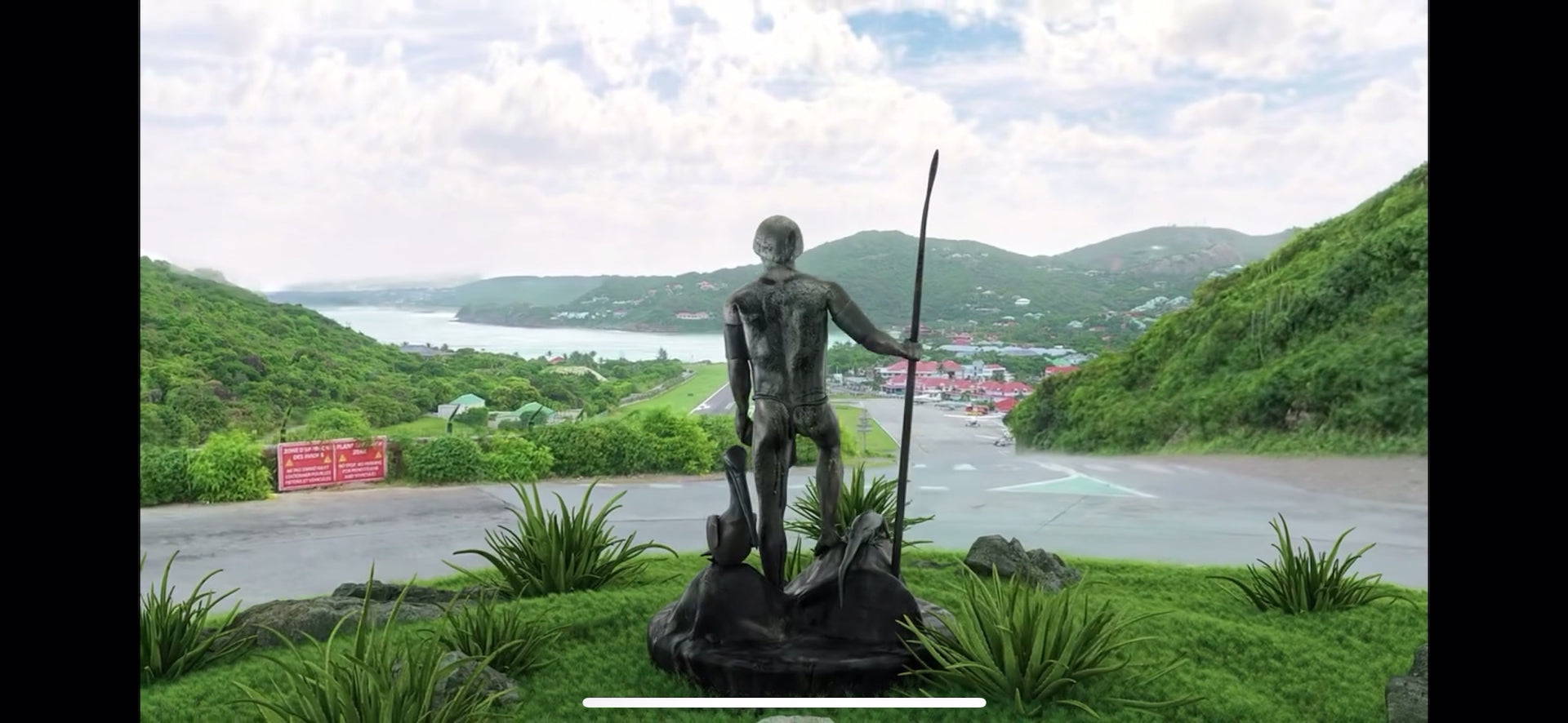 Charger la vidéo : ARAWAK ST BARTH IS WISHING YOU THE BEST FOR 2025 !